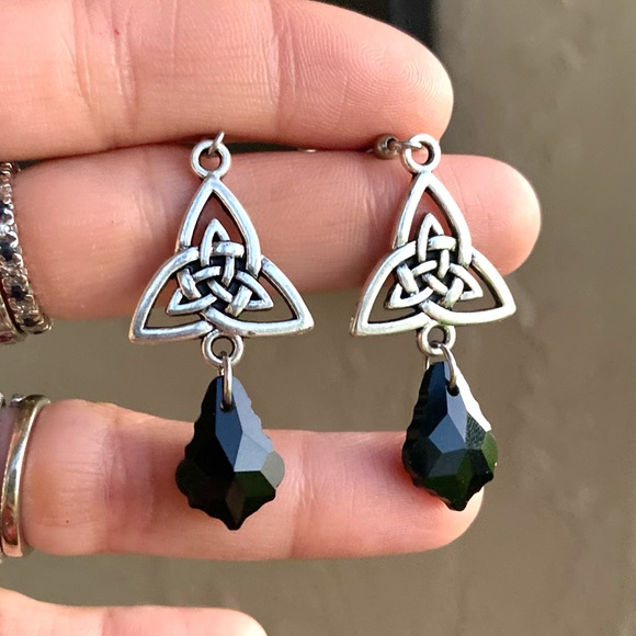 Celtic knot dangly earrings & black austrian crystals boho goth stainless steel - Picture 9 of 11
